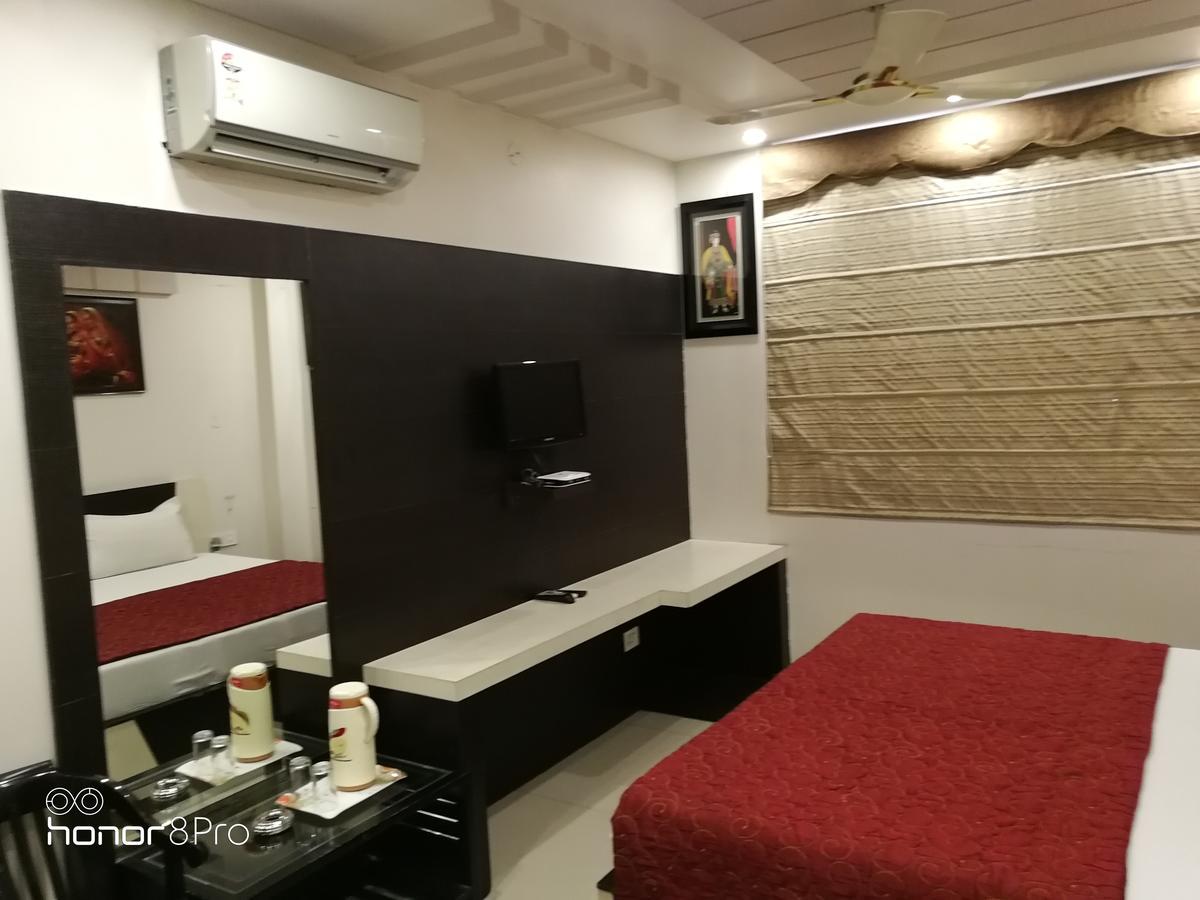 Hotel Jinendra Palace Jaipur Dış mekan fotoğraf