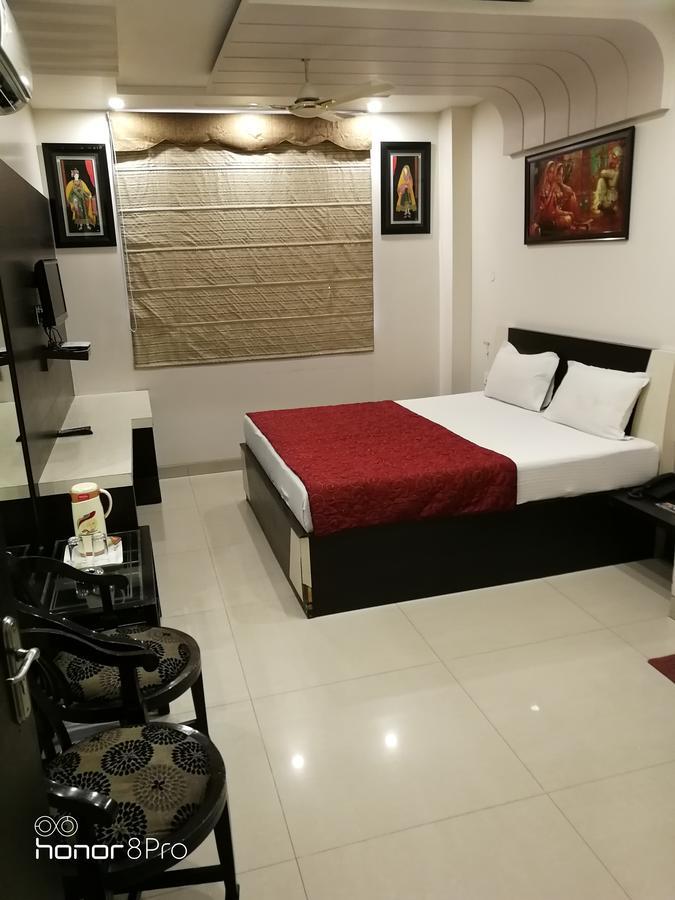 Hotel Jinendra Palace Jaipur Dış mekan fotoğraf