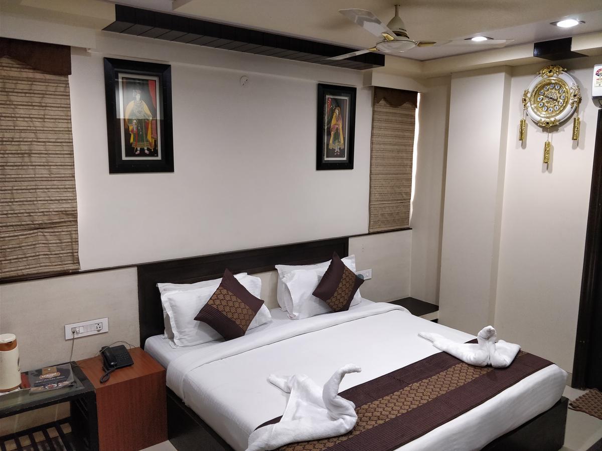 Hotel Jinendra Palace Jaipur Dış mekan fotoğraf